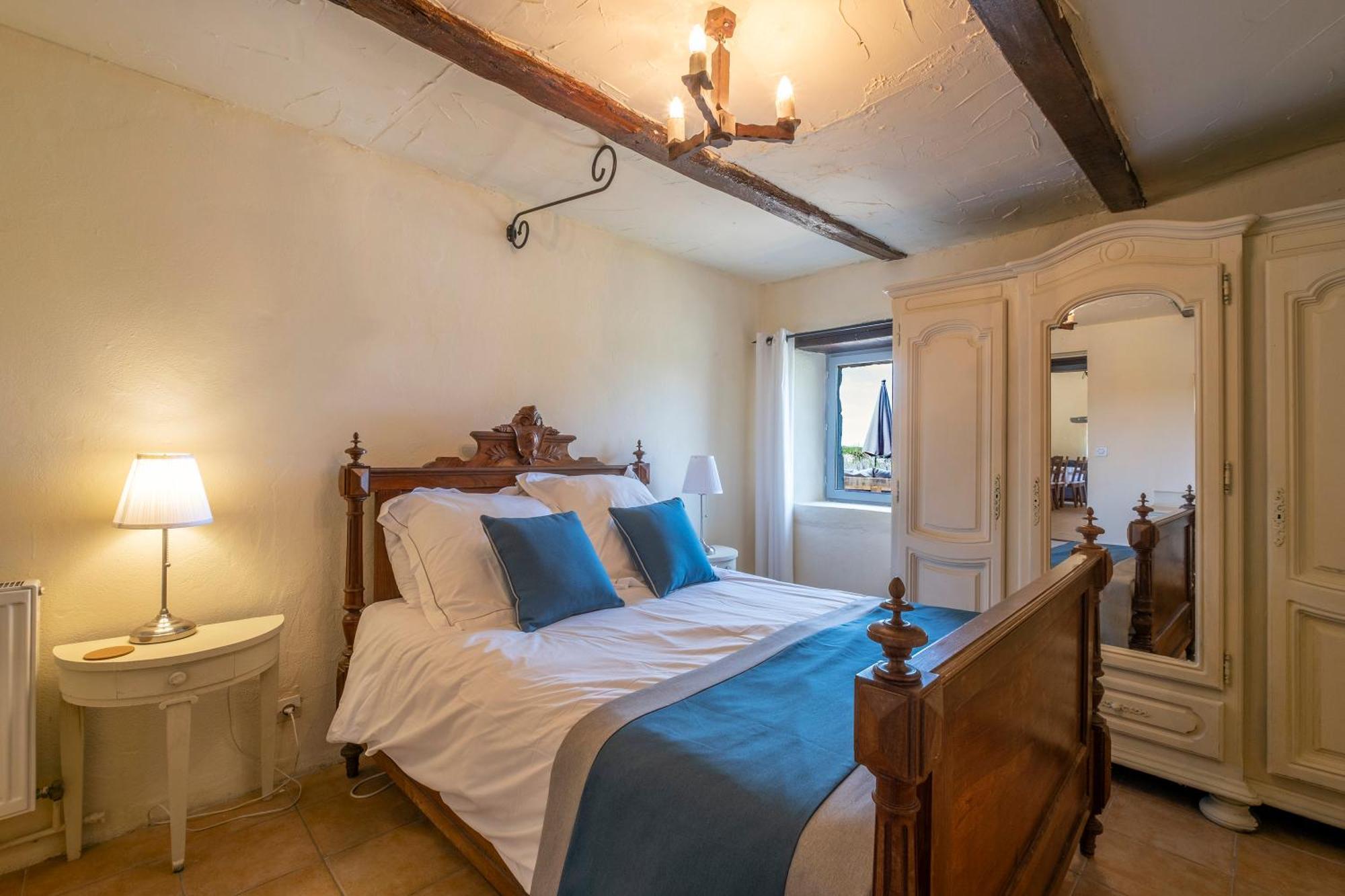 Domaine Chez Les Rois Bed & Breakfast Berneuil  ภายนอก รูปภาพ